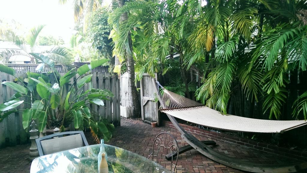 Frances Street Bottle Inn Key West Extérieur photo