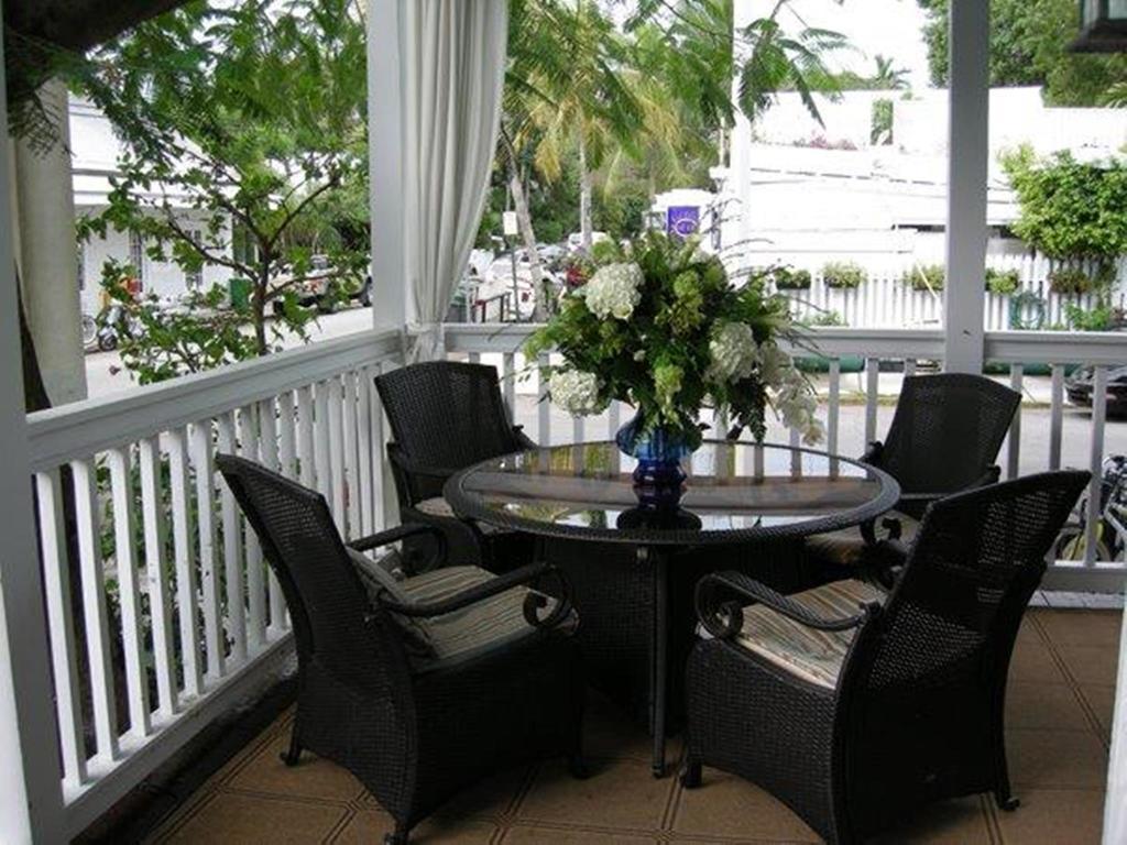 Frances Street Bottle Inn Key West Extérieur photo